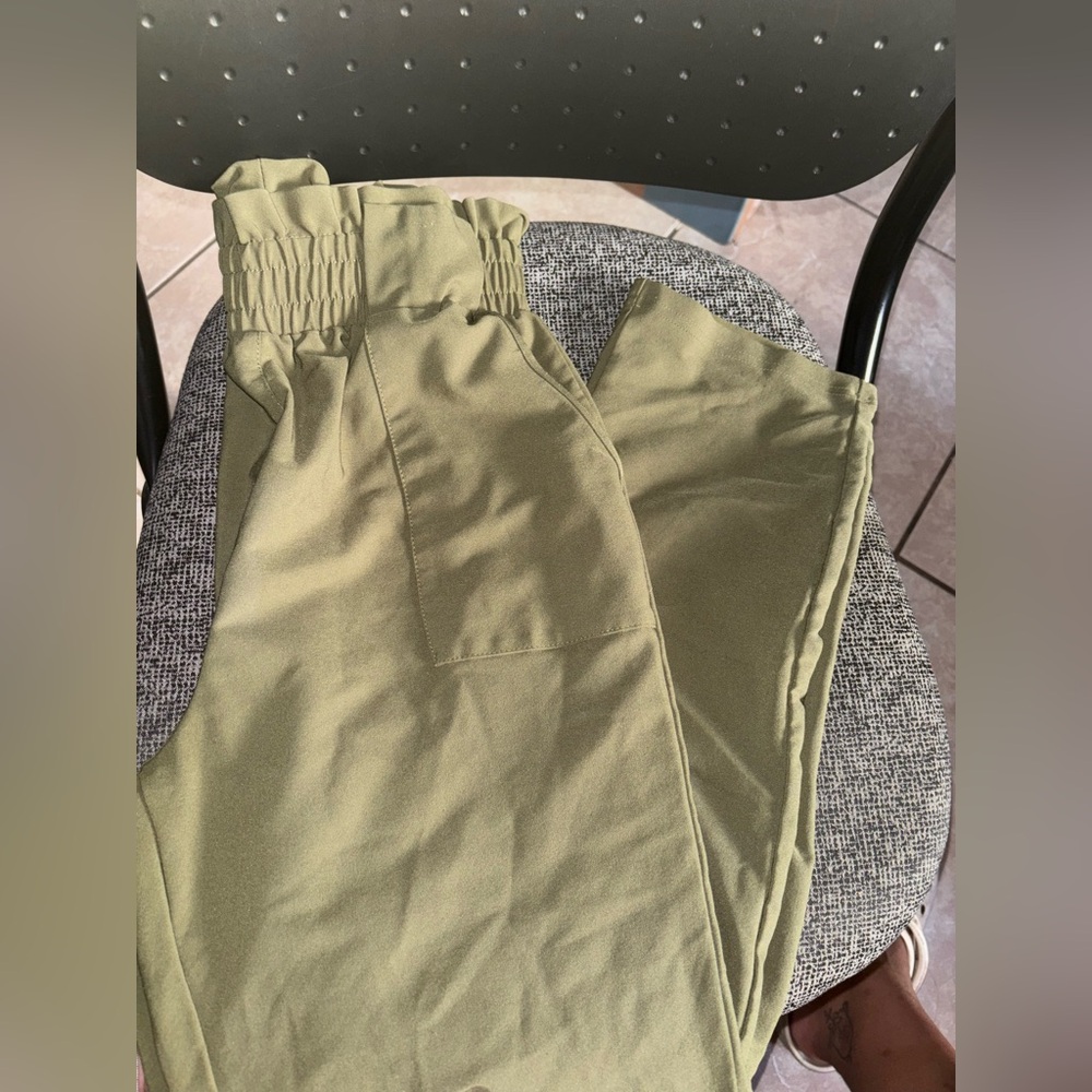 Gently Used: Women’s Small High-Stretch Joggers Pants (Small)
